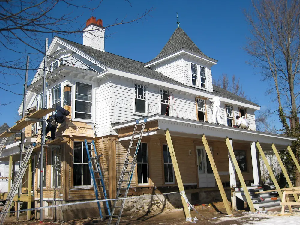 Worker Restore an Old House Without Losing Its Charm